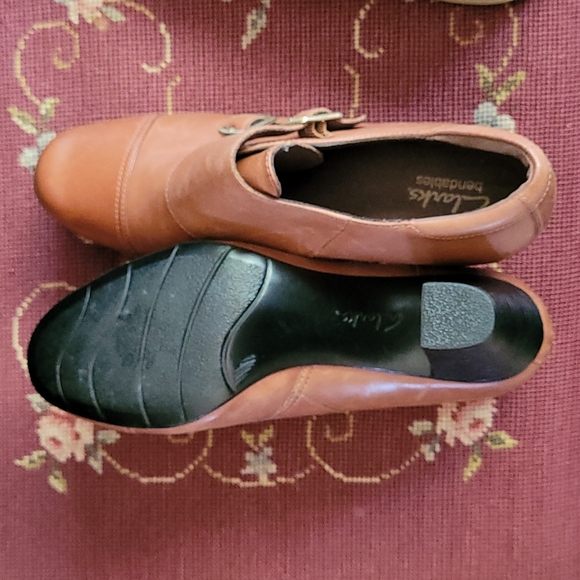 Clark's bendables ankle boots - Picture 2 of 2